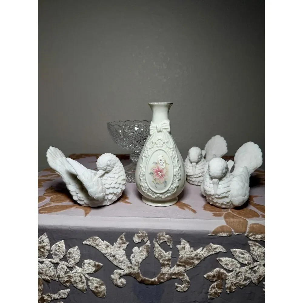 Vintage Royal Heritage Cameo Ribbon Vase Floral Porcelain Taiwan 6in Cottagecore